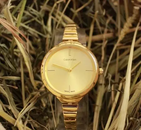 Golden Clock met 'n goue armband (77 foto's): Vroue se goudpatrone 3559_29