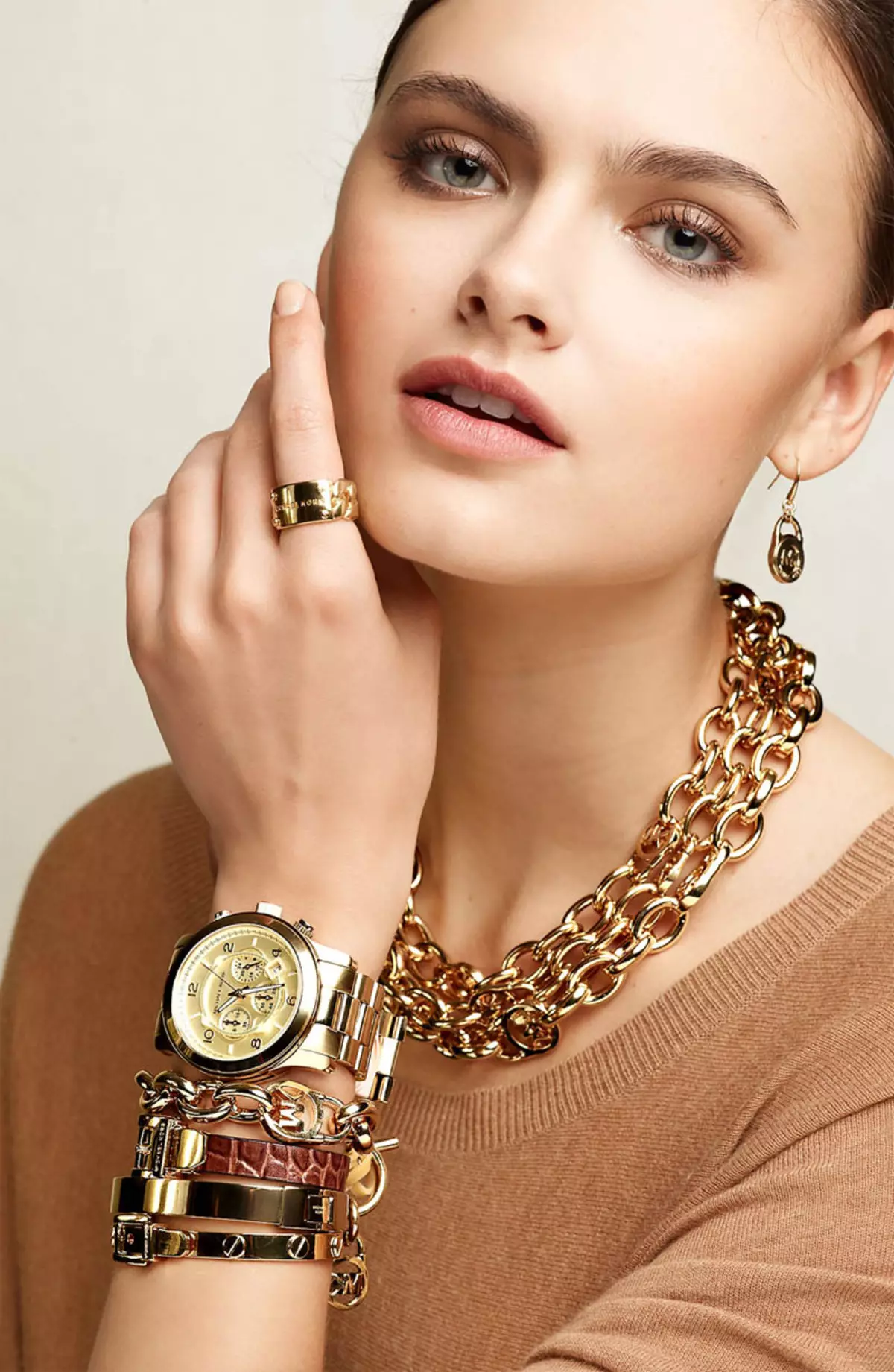 Gouden klok met een gouden armband (77 foto's): Gouden patronen voor dames 3559_4