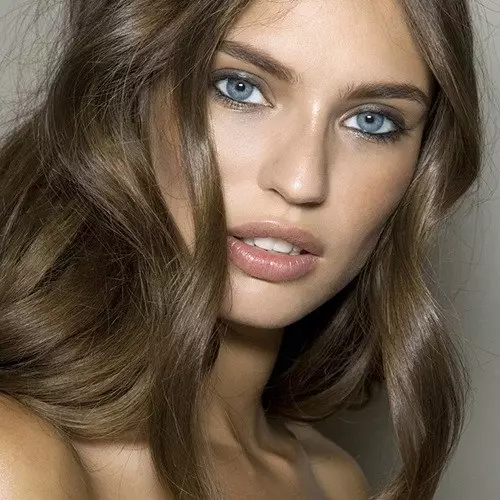 Kuinka valita brunette hiusten väri? 60 valokuvavaihtoehdot kylmälle ja lämpimille sävyille. Mikä sopii tyttöihin vihreillä ja ruskeilla silmillä? 3587_36