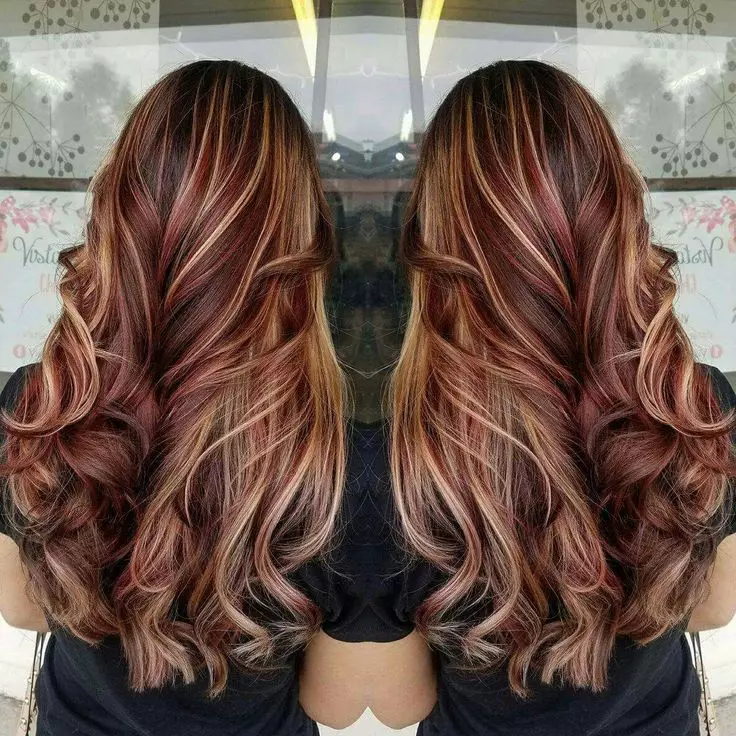 Ինչ գույներ են հարմար կարմիր մազերի համար: 66 լուսանկարներ Ինչ երանգներ են գնում Կարմիր մազերով աղջիկներ, որոնք ունեն կարիում եւ կանաչի: Հարմար գույնի համադրություններ հագուստի մեջ 3591_63