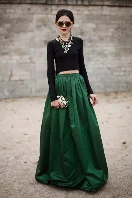 Комбинација на зелена во облека (103 фотографии): Што да се комбинираат темни и светли зелени нијанси на кои одат, нивното значење во облеката 3602_33