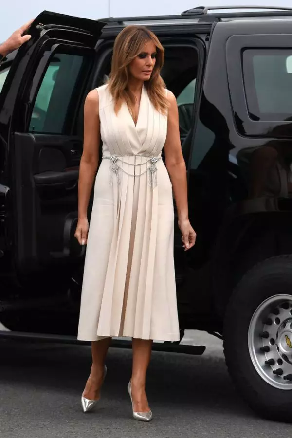 Melania Style Trump (50 Foto): Pakaian Wanita Pertama AS, Gambar dan Pakaian Terbaik 3613_12