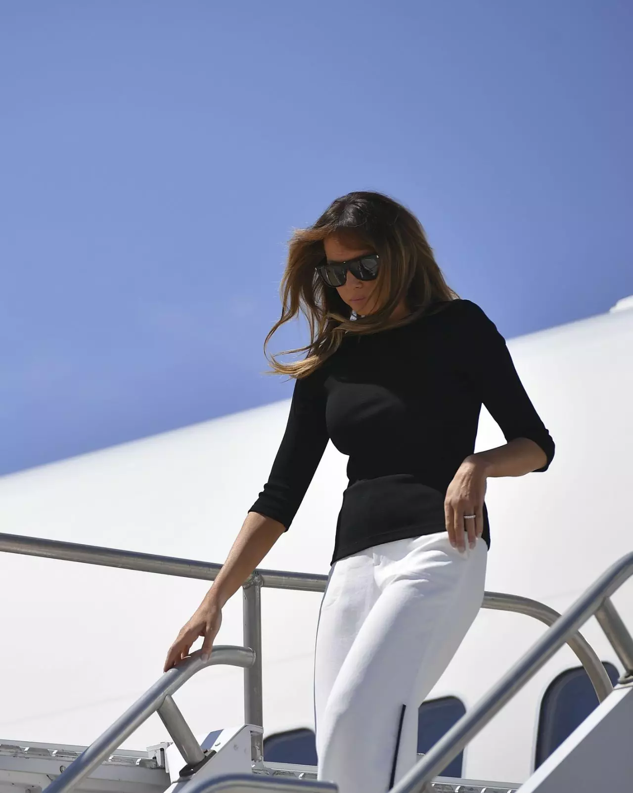 Melanijos stiliaus trumpas (50 nuotraukų): JAV pirmieji ponia drabužiai, geriausi vaizdai ir komplektai 3613_24