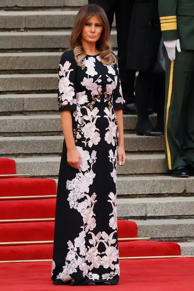 Melania Style Trump (50 Fotoğraf): ABD'nin İlk Bayan Giysileri, En İyi Görüntüler ve Kıyafetler 3613_32