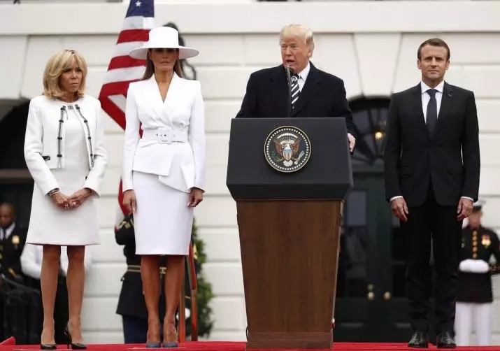 Melania Style Trump (50 Fotoğraf): ABD'nin İlk Bayan Giysileri, En İyi Görüntüler ve Kıyafetler 3613_50