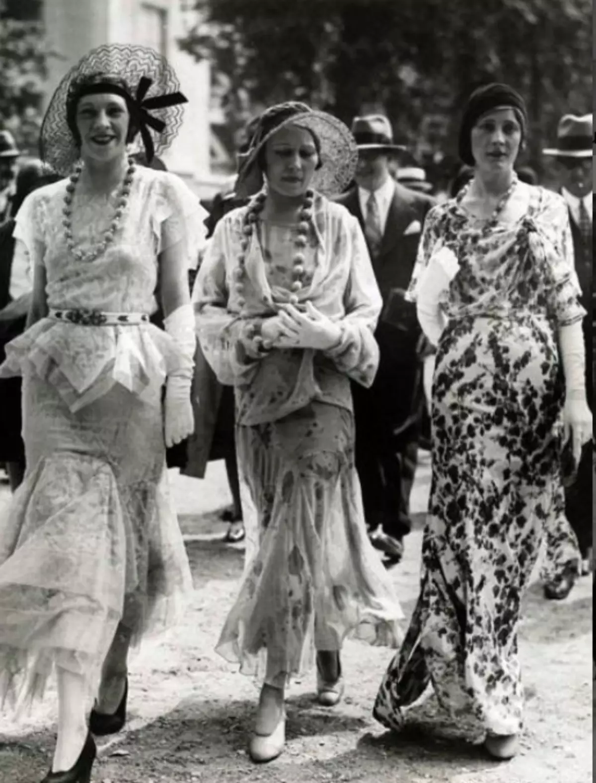 Style 30s (61 photos): Vêtements pour femmes des années 30, robes et manteaux élégants, maquillage et coiffures. Belles images féminines 3618_8