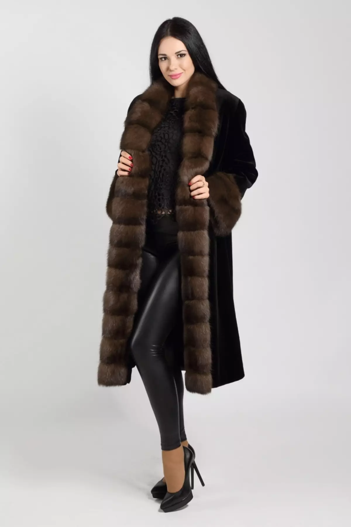Пальто з соболем (33 фото): жіноче пальто з соболиним коміром 361_14
