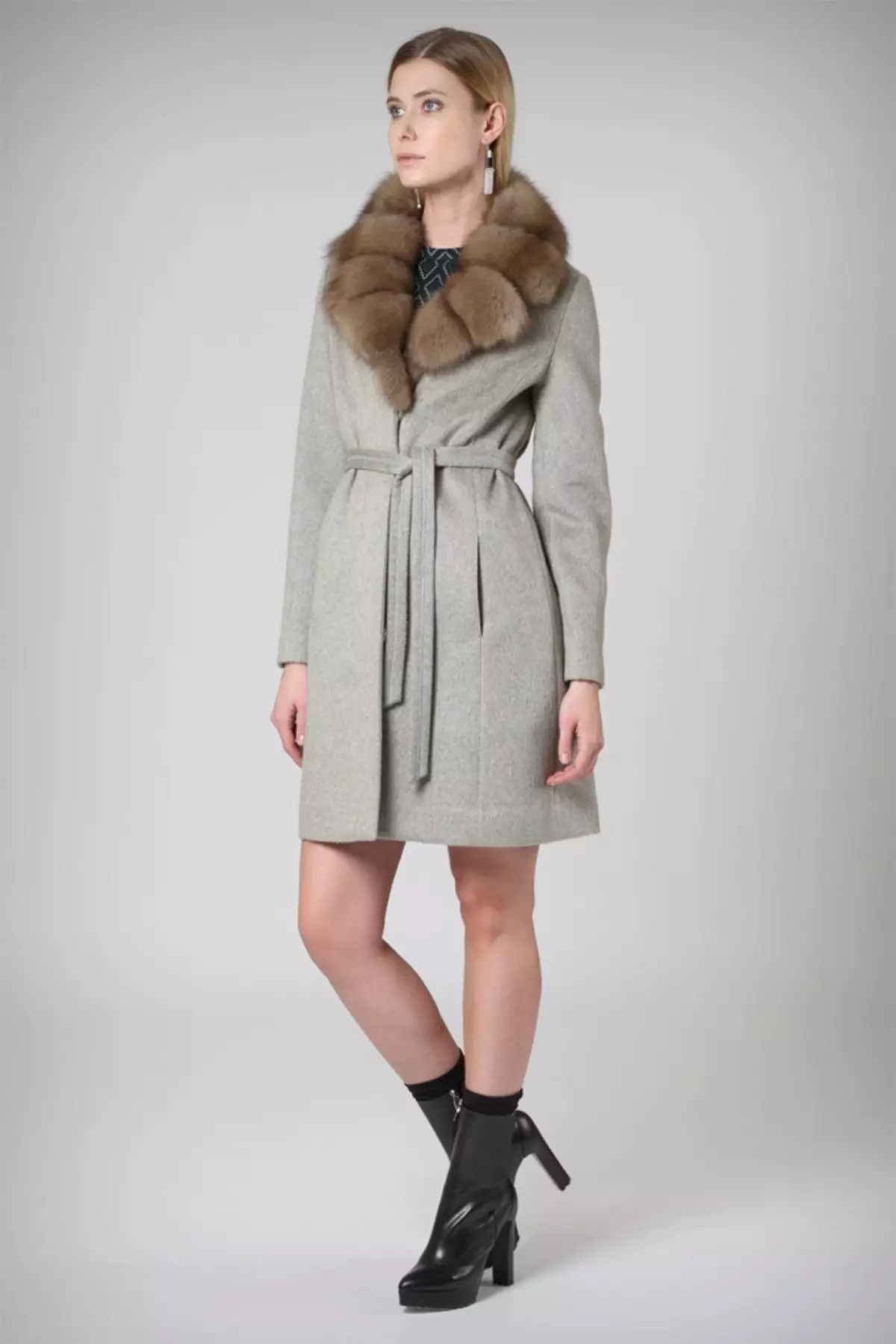 Пальто з соболем (33 фото): жіноче пальто з соболиним коміром 361_16