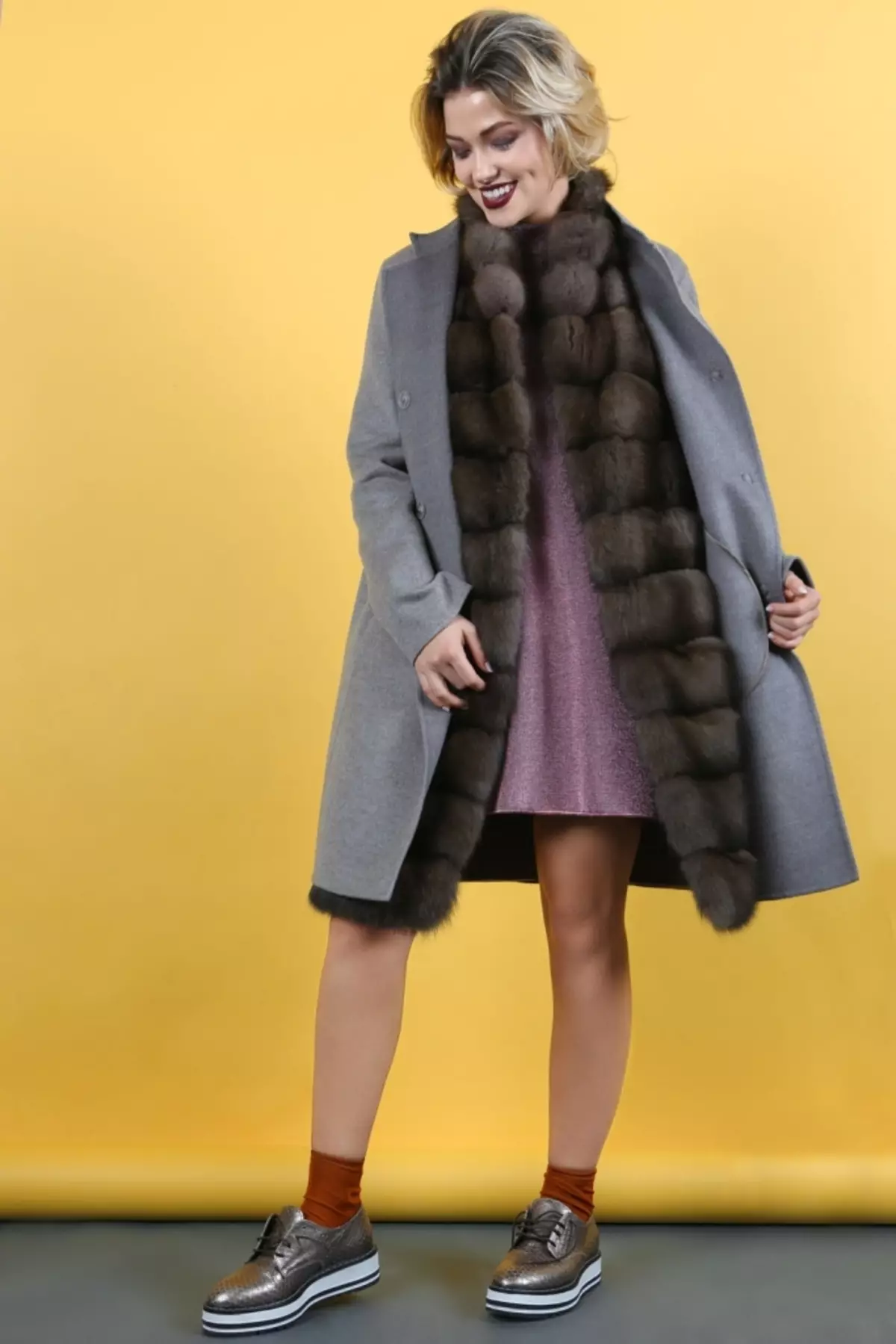 Пальто з соболем (33 фото): жіноче пальто з соболиним коміром 361_18