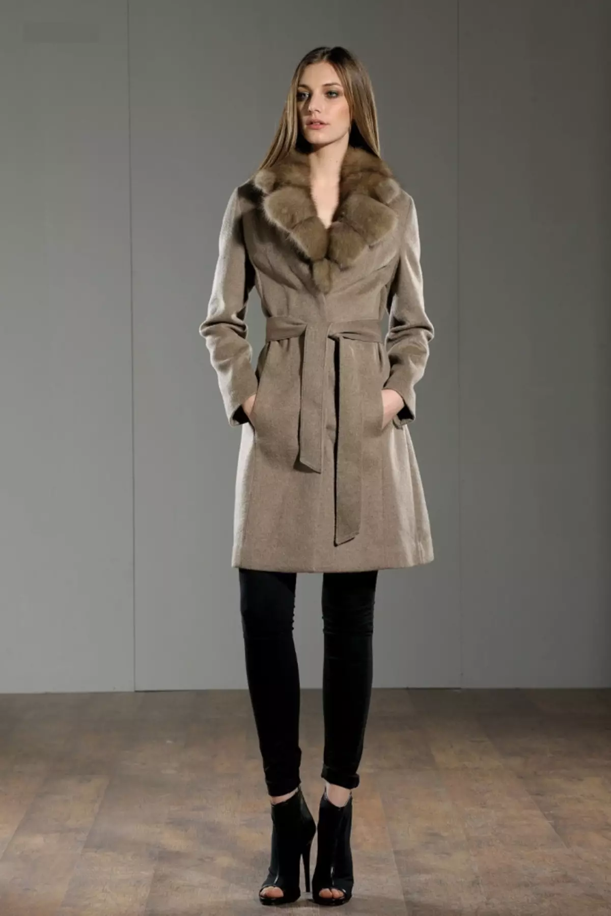 Пальто з соболем (33 фото): жіноче пальто з соболиним коміром 361_24