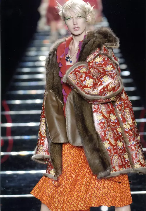 Пальто з соболем (33 фото): жіноче пальто з соболиним коміром 361_29
