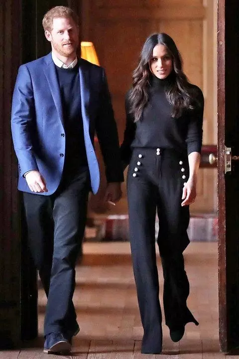 Style Megan Markle (67 sary): kisary fomba sy akanjo mariazy. Ny sary tsara indrindra avy amin'ny fanamarihana fiainana 3631_13