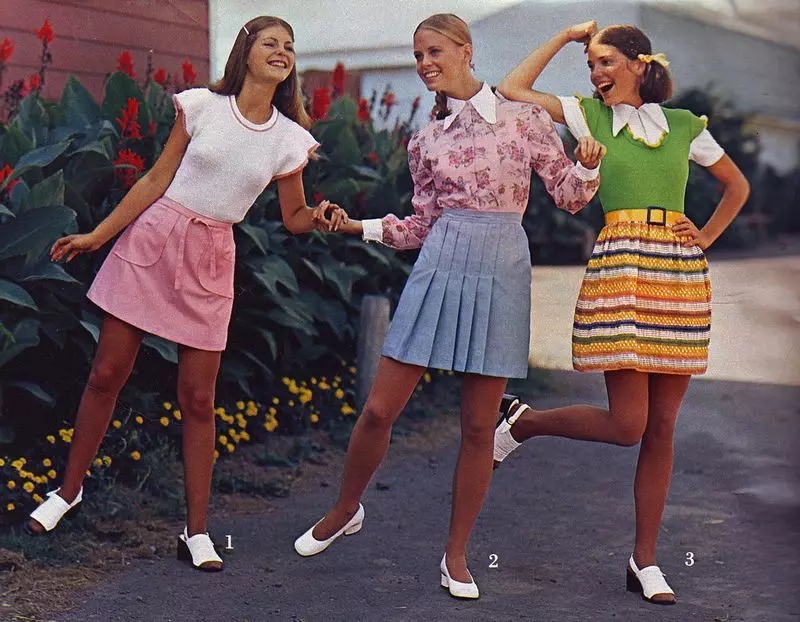 70-ųjų stilius (59 nuotraukos): drabužiai moterims ir vyrams. Suknelės, makiažas, akiniai ir kiti priedai jaunų mergaičių stiliaus 70s. Paruošti vaizdai 3634_16