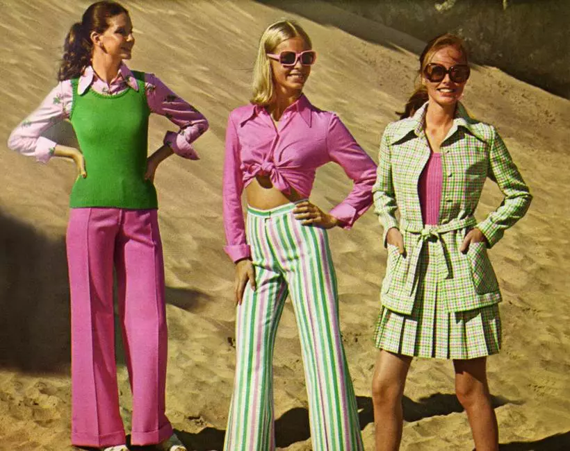 70-luvun tyyli (59 kuvaa): Vaatteet naisille ja miehille. Mekot, meikki, lasit ja muut nuorten tyttöjen lisävarusteet tyyli 70s. Valmiskuvat 3634_2