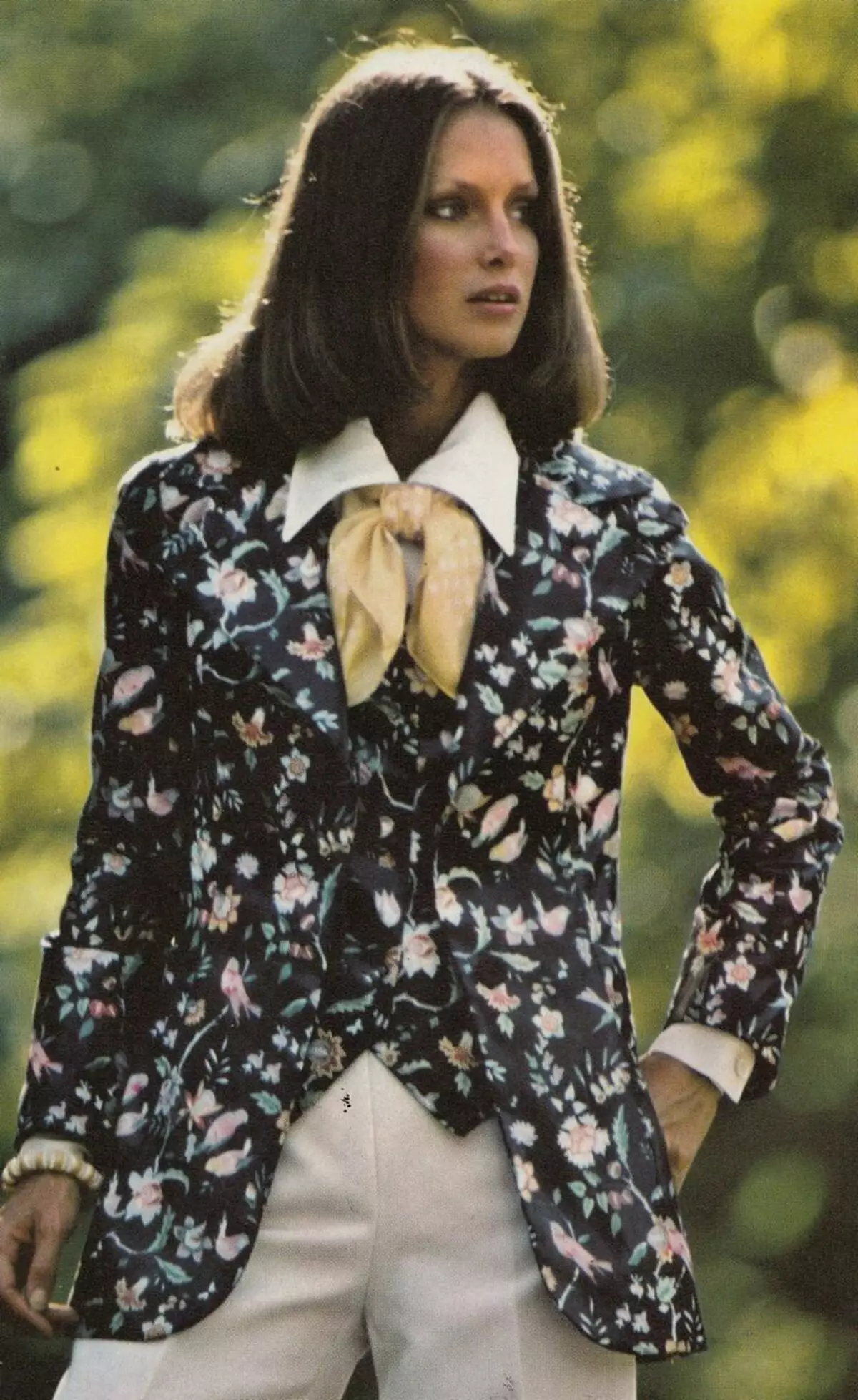 70-luvun tyyli (59 kuvaa): Vaatteet naisille ja miehille. Mekot, meikki, lasit ja muut nuorten tyttöjen lisävarusteet tyyli 70s. Valmiskuvat 3634_20