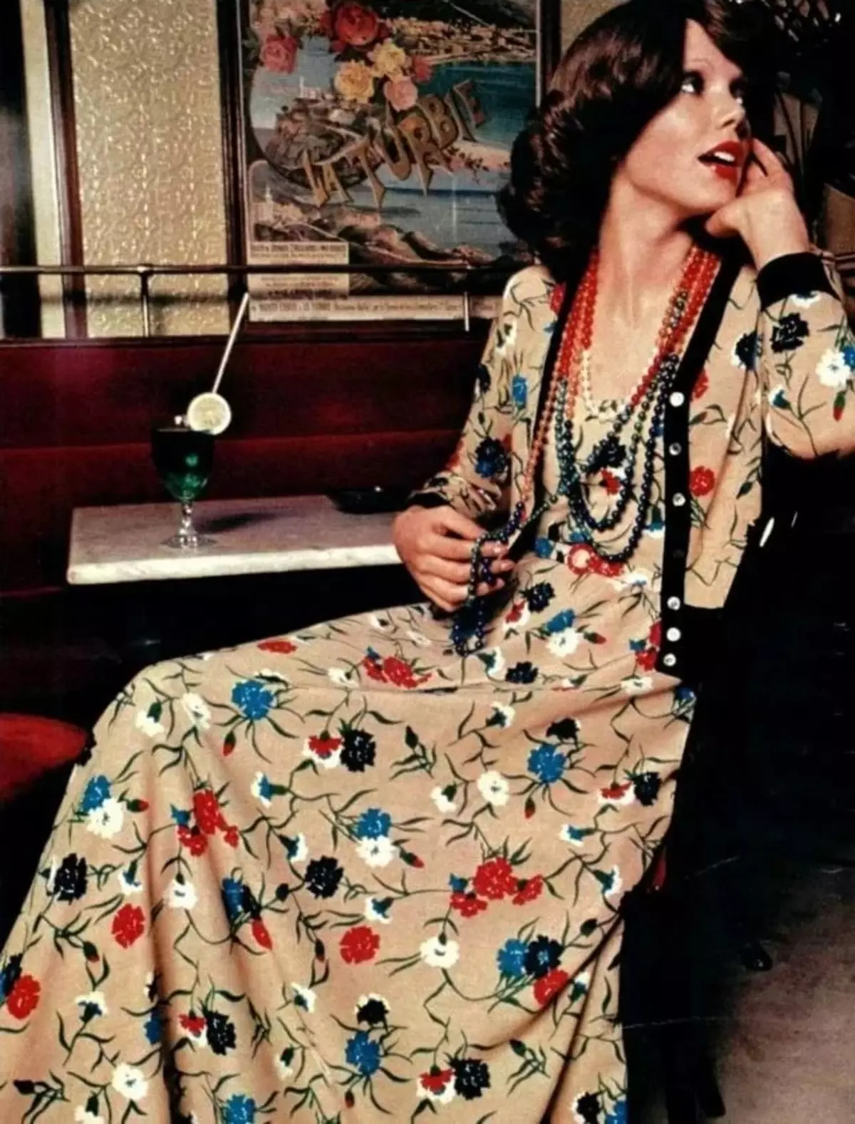 70-luvun tyyli (59 kuvaa): Vaatteet naisille ja miehille. Mekot, meikki, lasit ja muut nuorten tyttöjen lisävarusteet tyyli 70s. Valmiskuvat 3634_36