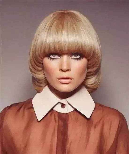 70-luvun tyyli (59 kuvaa): Vaatteet naisille ja miehille. Mekot, meikki, lasit ja muut nuorten tyttöjen lisävarusteet tyyli 70s. Valmiskuvat 3634_49