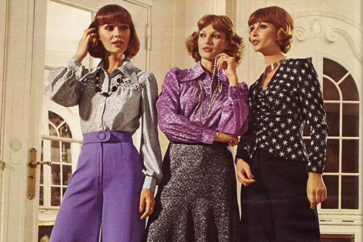 70-luvun tyyli (59 kuvaa): Vaatteet naisille ja miehille. Mekot, meikki, lasit ja muut nuorten tyttöjen lisävarusteet tyyli 70s. Valmiskuvat 3634_6