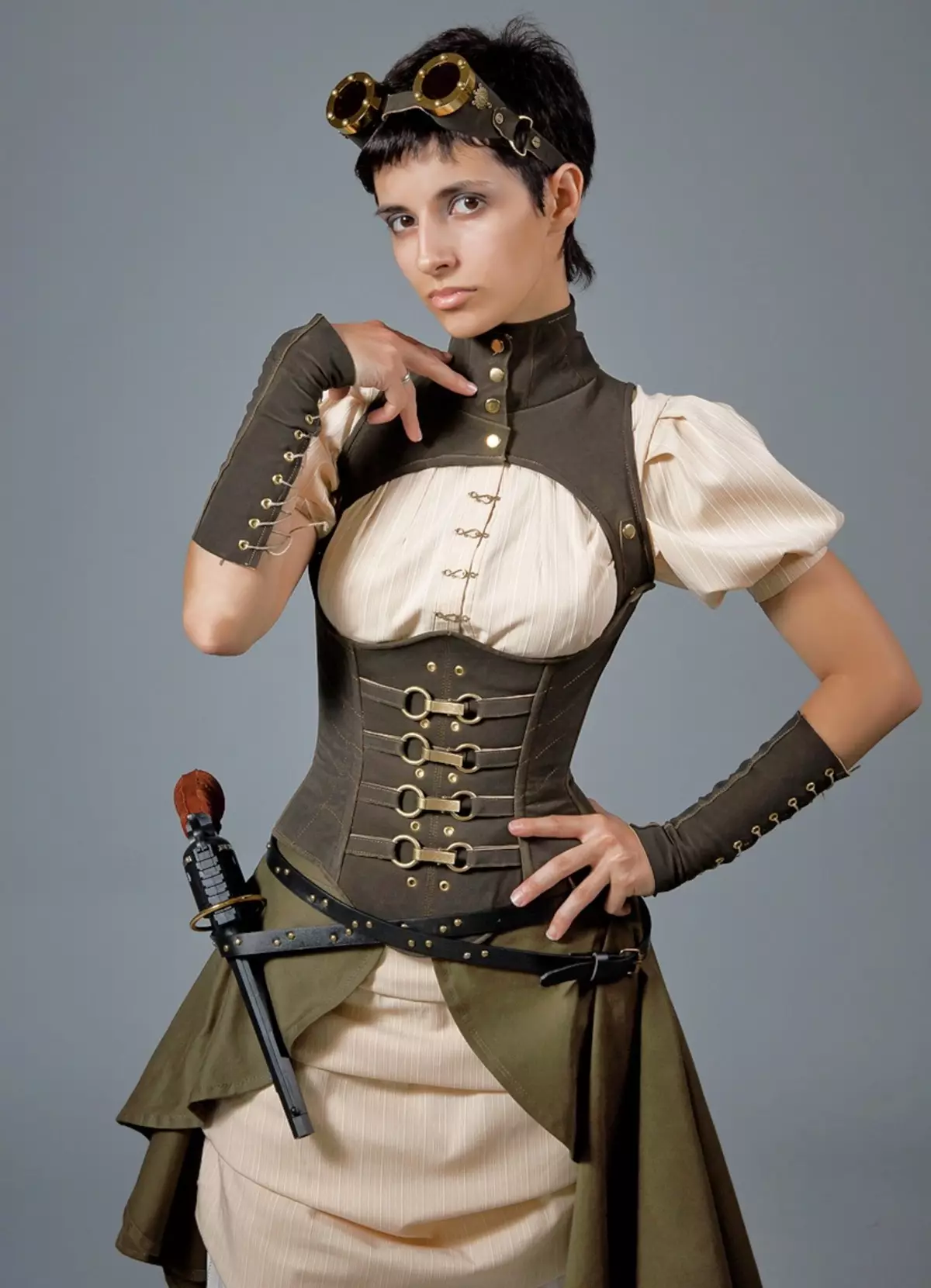 Steampunk ቅጥ ልብስ (80 ፎቶዎች): ተዕለት ሕይወት ለማግኘት የወንዶች ሃላፊዎቹ, የሴቶች አለባበሷ, ቀበቶ እና ሌሎች መለዋወጫዎች 3639_3