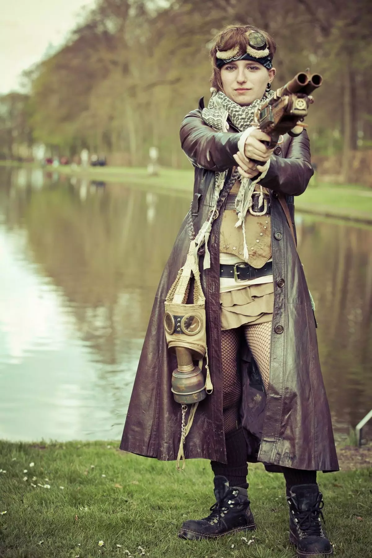 Steampunk ቅጥ ልብስ (80 ፎቶዎች): ተዕለት ሕይወት ለማግኘት የወንዶች ሃላፊዎቹ, የሴቶች አለባበሷ, ቀበቶ እና ሌሎች መለዋወጫዎች 3639_34