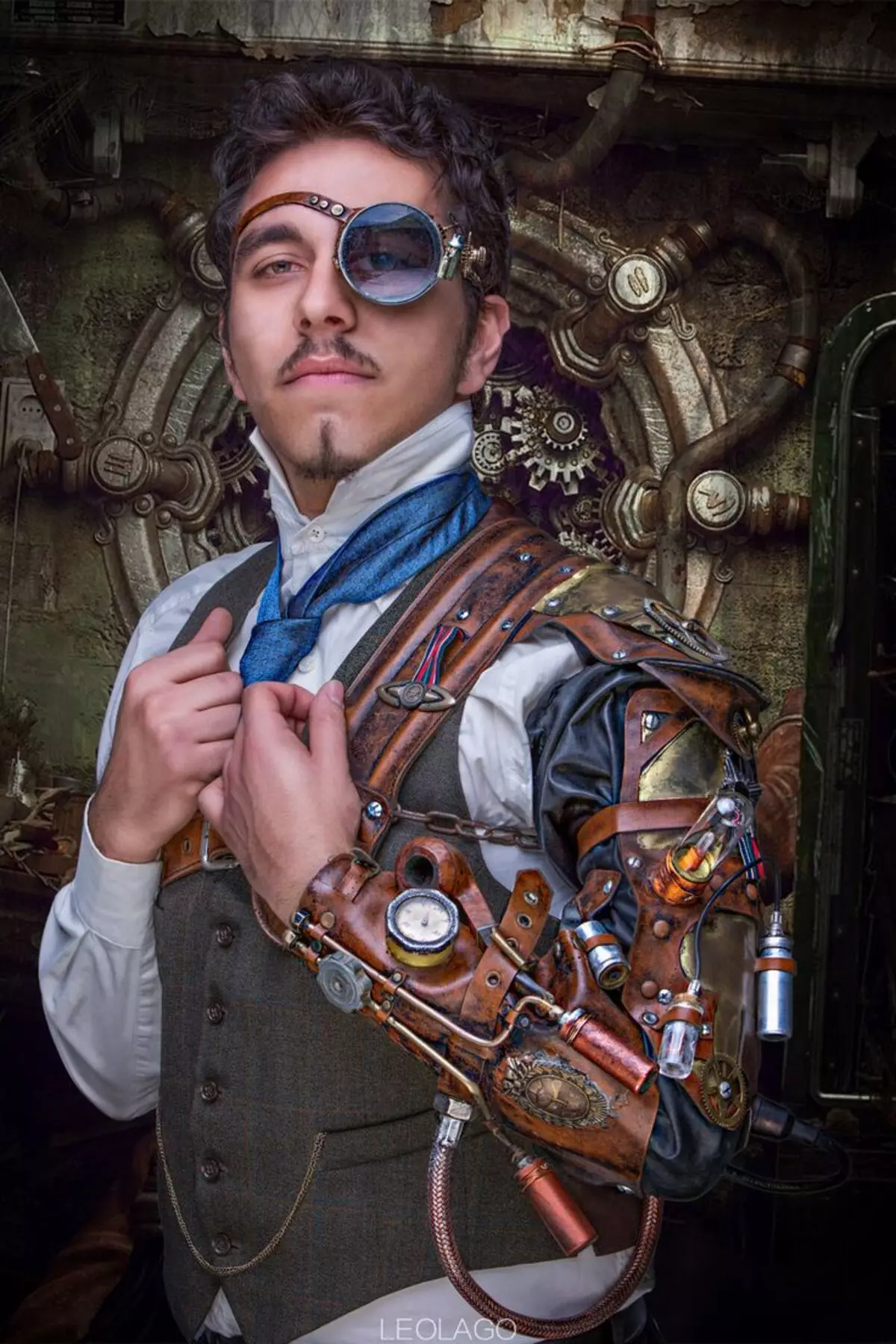 SteamPunk стиліндегі киім (80 сурет): ерлер костюмдері, әйелдер көйлектері, әйелдер көйлектері, белбеулері және күнделікті өмірге арналған басқа керек-жарақтар 3639_71