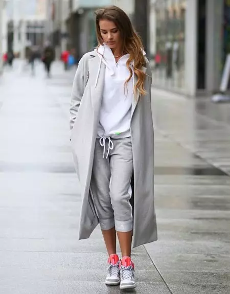 Sport chic (84 photos): style in clothes for women after 40-50 years and younger, bows with sneakers and trousers, fashion for full girls 3649_79