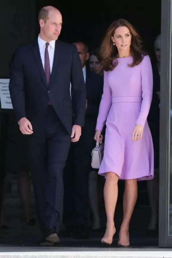 Kate Middleton Style (60 fotos): Ropa en la vida cotidiana, el estilo de los iconos de la boda y los vestidos de noche 3652_10