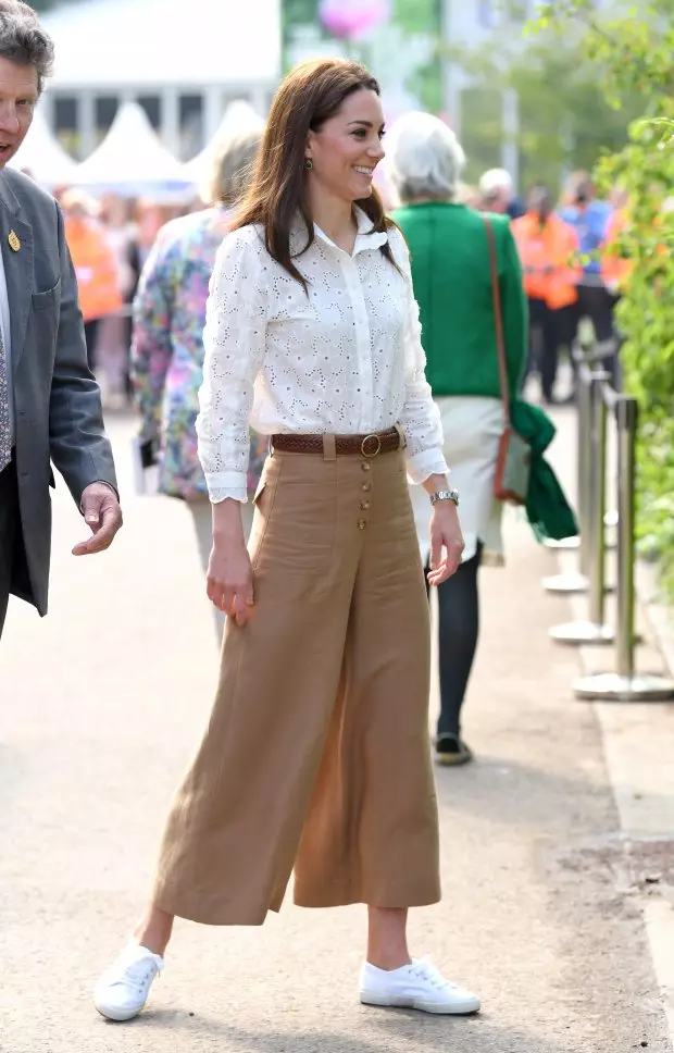 สไตล์ Kate Middleton (60 รูป): เสื้อผ้าในชีวิตประจำวันชุดไอคอนงานแต่งงานและชุดราตรี 3652_13
