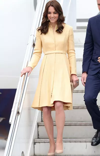 Kate Middleton Style (60 fotos): Ropa en la vida cotidiana, el estilo de los iconos de la boda y los vestidos de noche 3652_18