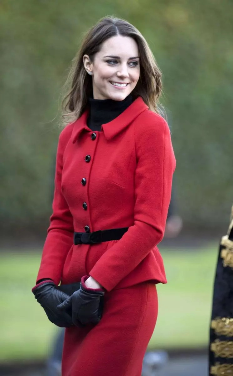 สไตล์ Kate Middleton (60 รูป): เสื้อผ้าในชีวิตประจำวันชุดไอคอนงานแต่งงานและชุดราตรี 3652_33