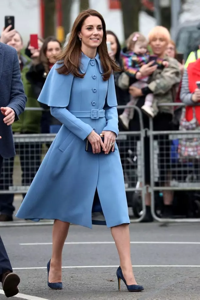 Kate Middleton Style (60 fotos): Ropa en la vida cotidiana, el estilo de los iconos de la boda y los vestidos de noche 3652_48
