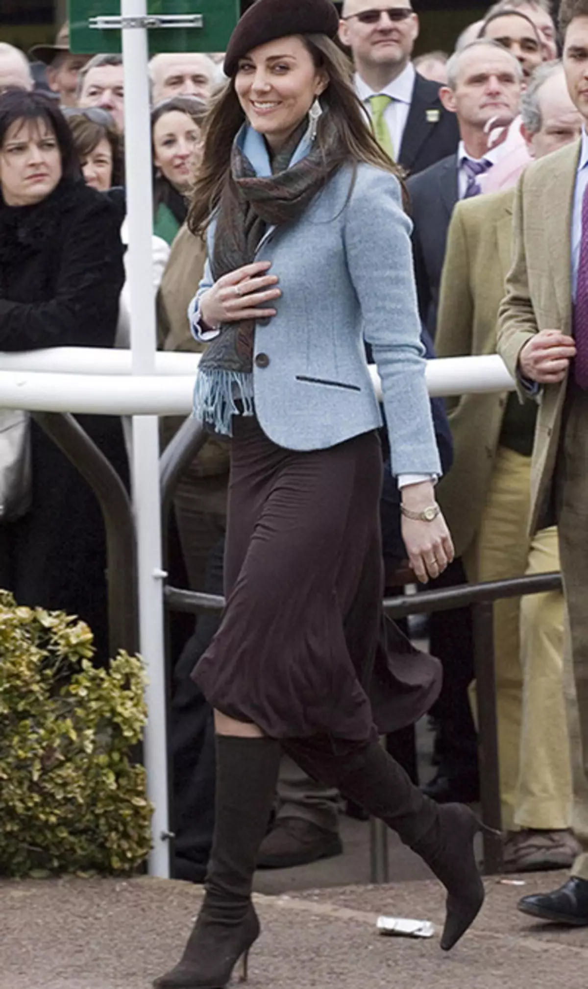 Kate Middleton Style (60 foto): Rrobat në jetën e përditshme, dasma dhe veshjet e mbrëmjes ikonat 3652_5