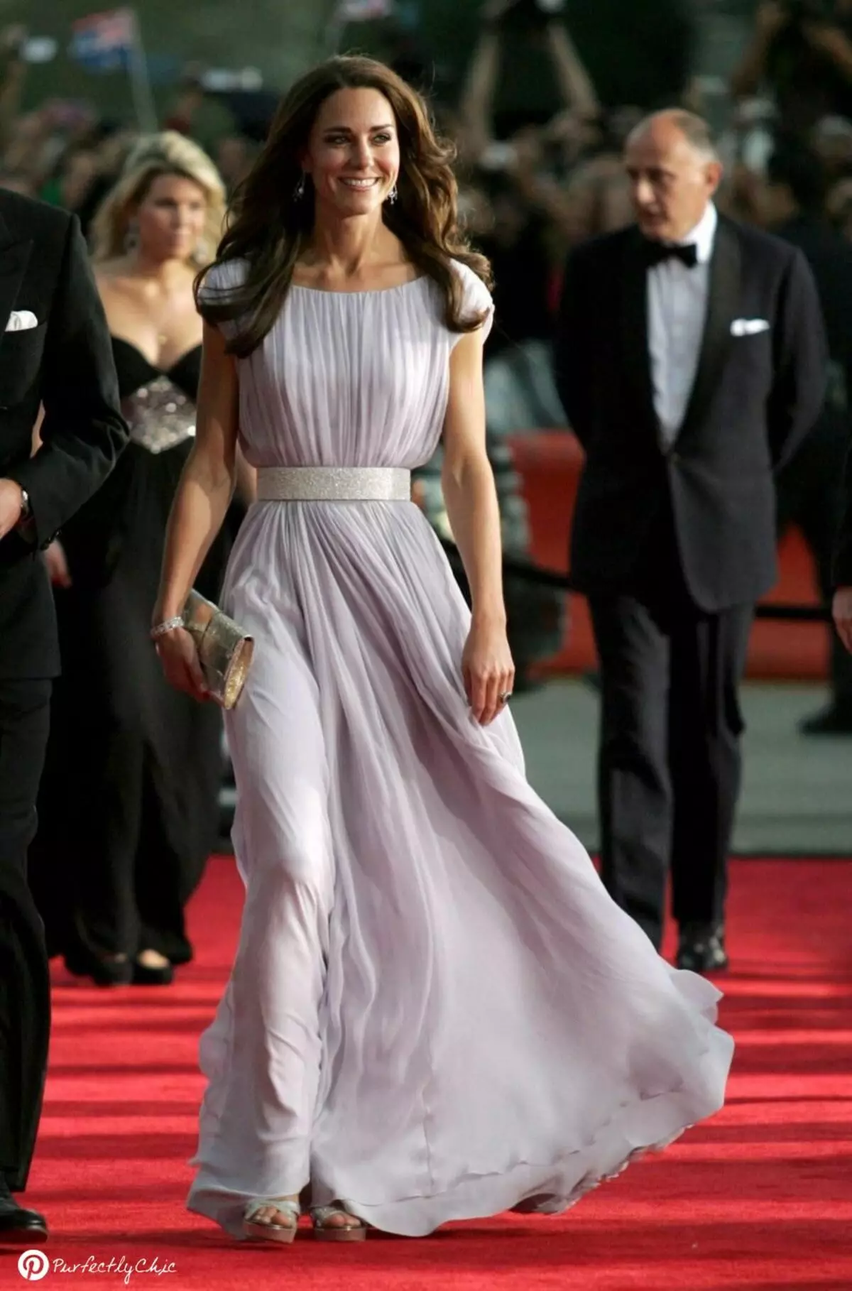 Kate Middleton Style (60 bilder): Kläder i vardagen, bröllop och kvällsklänningar ikoner stil 3652_53
