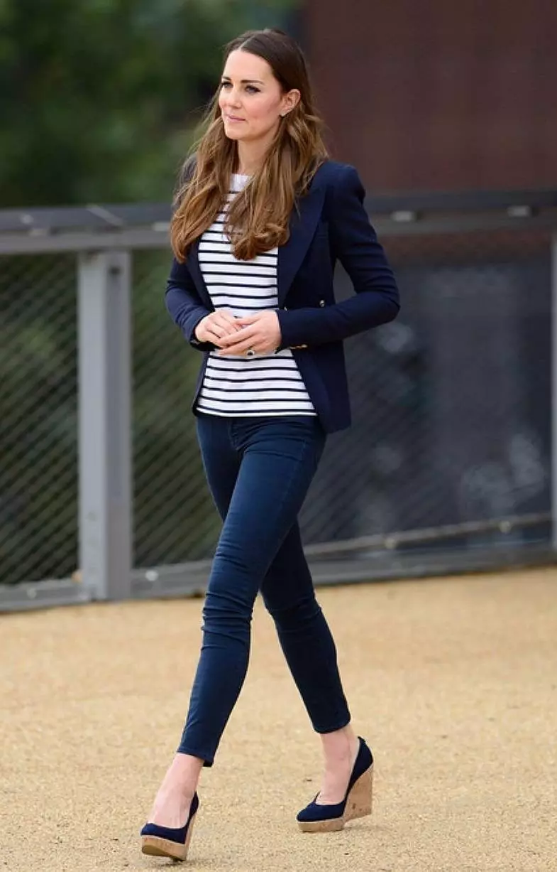 Gaya Kate Middleton (60 Foto): Klambi ing saben dinten, gaya kawinan lan sore Gaya Ikon Gaya 3652_58