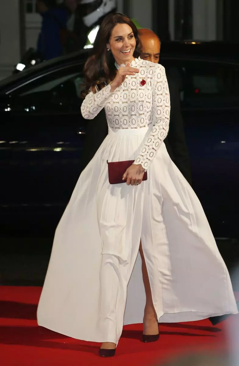 Gaya Kate Middleton (60 Foto): Klambi ing saben dinten, gaya kawinan lan sore Gaya Ikon Gaya 3652_7