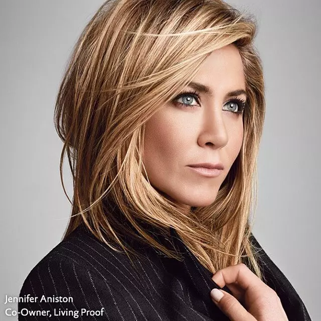Stil Jennifer Aniston (38 bilder): Klær Skuespillerinner i hverdagen, klar Gatebuer og fasjonable festlige antrekk 3655_21