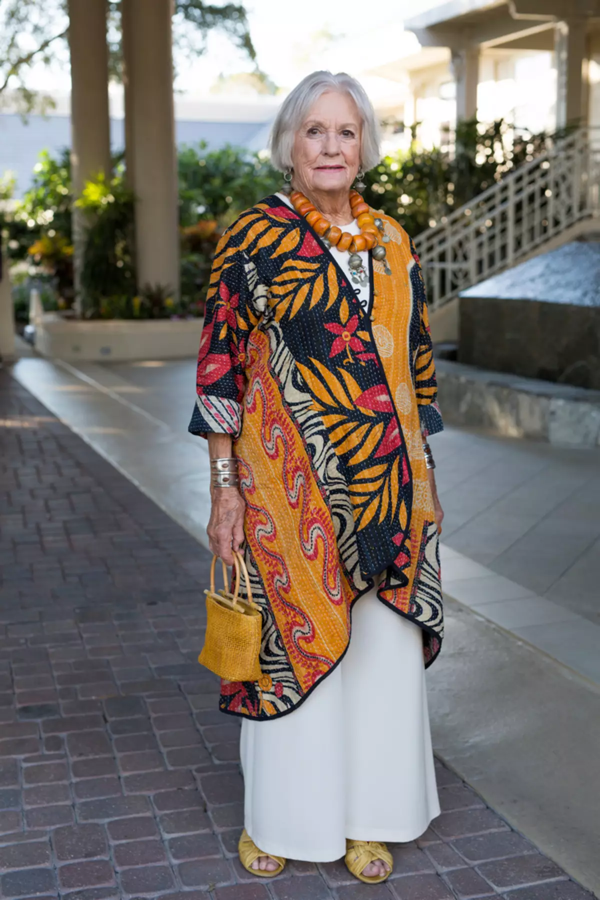Bocho tyyli naisia ​​50-vuotiaiden jälkeen (80 valokuvaa): tikkuja täynnä ja ohut naiset, kesän takit ja muut vaatteet BOHO-Chicin tyyliin 3659_2