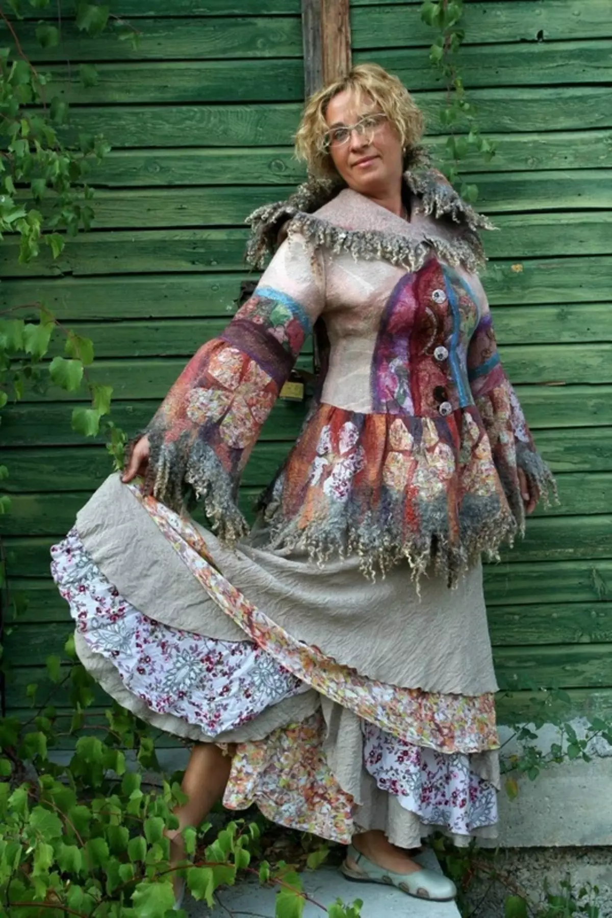 Bocho tyyli naisia ​​50-vuotiaiden jälkeen (80 valokuvaa): tikkuja täynnä ja ohut naiset, kesän takit ja muut vaatteet BOHO-Chicin tyyliin 3659_6
