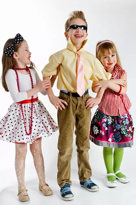 Stijl voor kinderen: Stijlen (39 foto's): kleding voor meisjes en jongens in een modieuze ondeugende stijl 3665_12