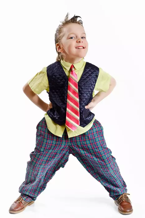 Gaya untuk kanak-kanak: Gaya (39 foto): Pakaian untuk kanak-kanak perempuan dan kanak-kanak lelaki dalam gaya nakal yang bergaya 3665_26