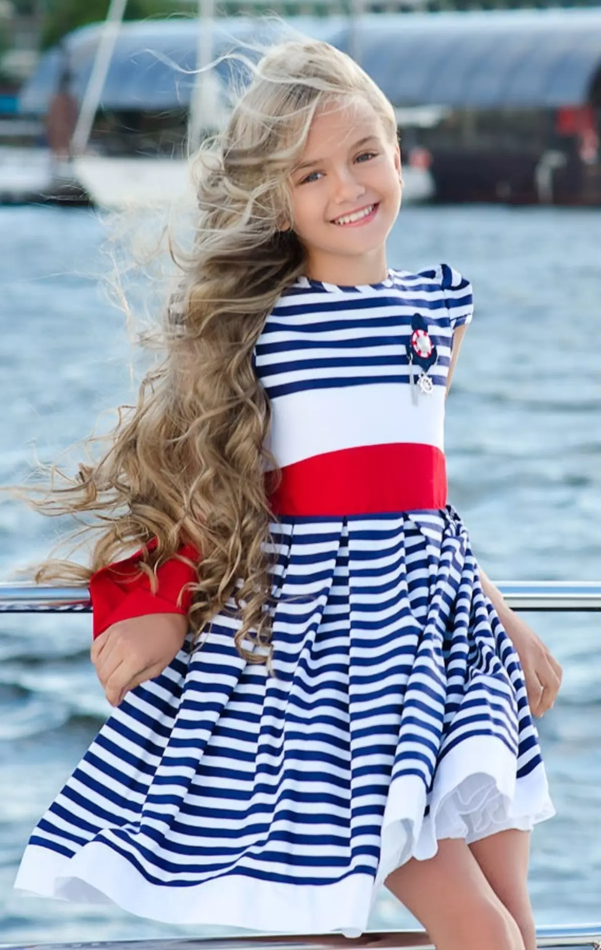 סגנון ים בבגדים (71 תמונות): תמונות לנשים וילדים, אופנה לנשים 3672_52