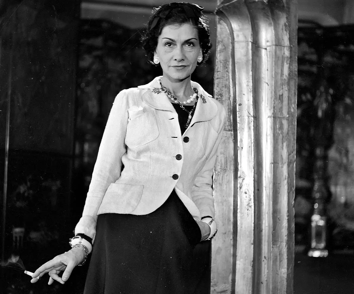 Coco Chanel style in Photo Clothes (82 photos): Features and characteristic features 3677_2