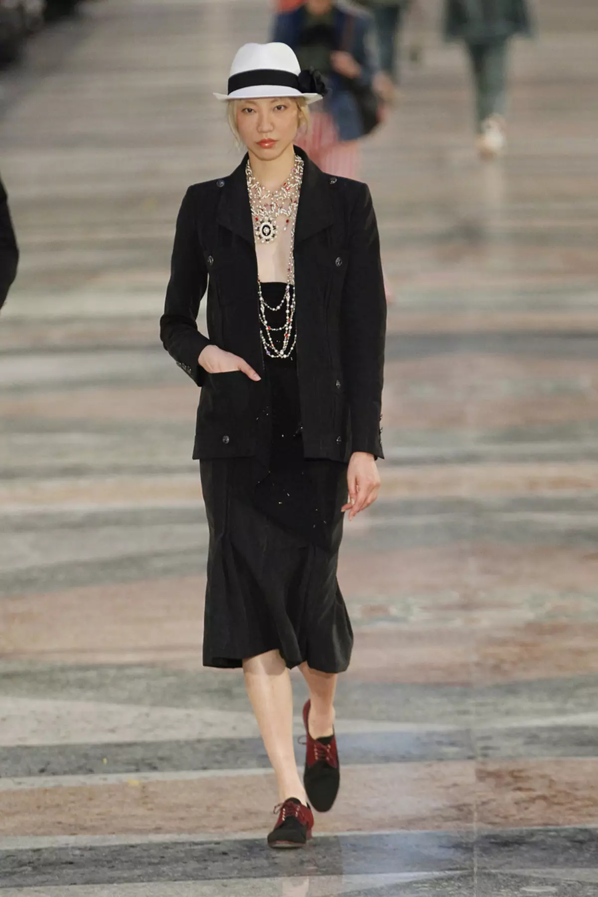 Coco Chanel Style v foto oblekah (82 fotografij): Značilnosti in značilnosti 3677_30