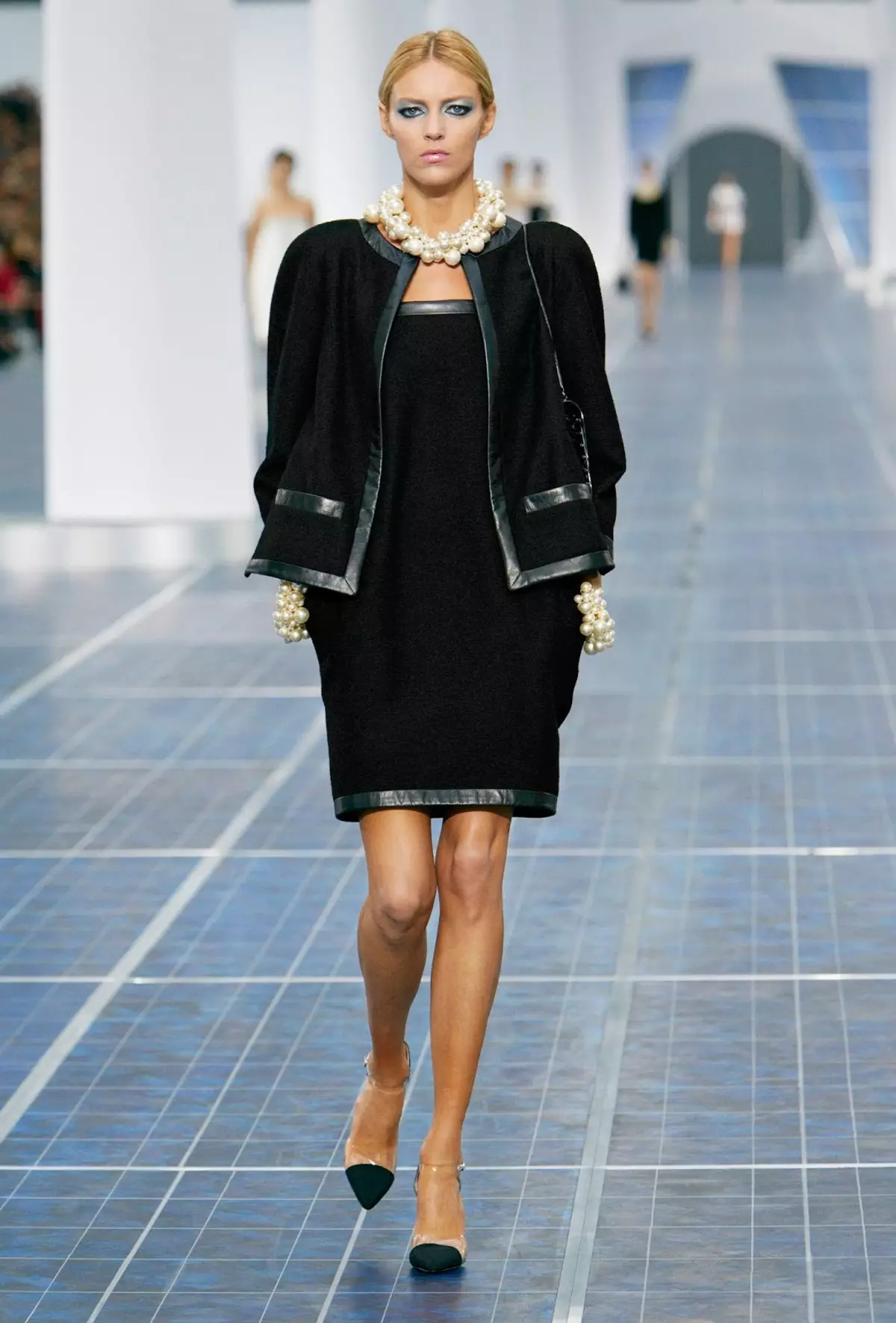 Coco Chanel Style v foto oblekah (82 fotografij): Značilnosti in značilnosti 3677_78