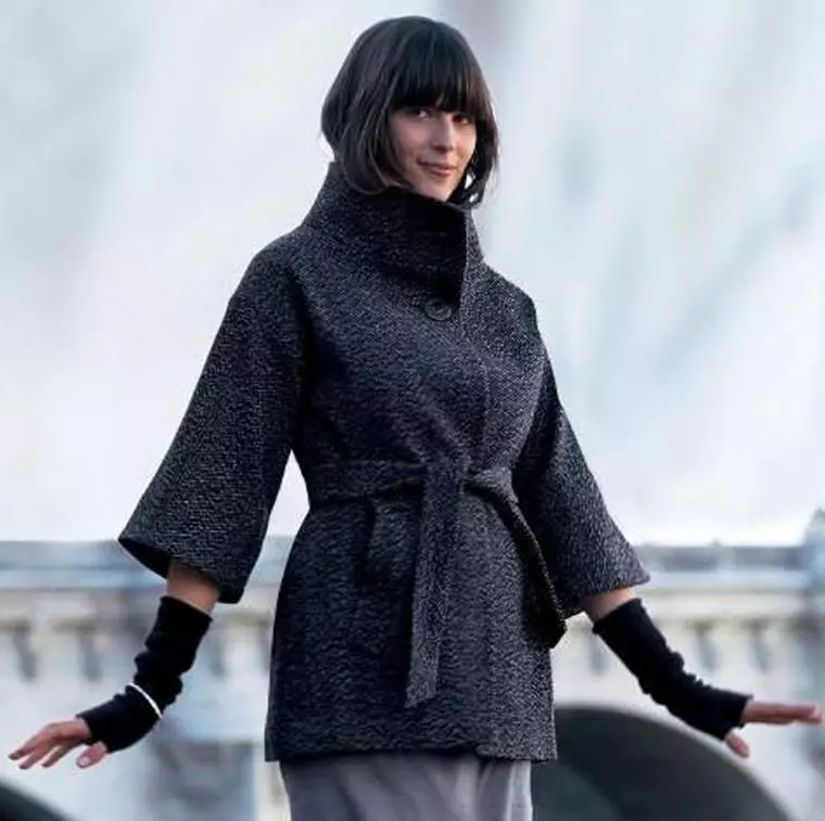 Rövid ujjú rövid kabát (51 fotók): Mit kell viselni női modellek 2021, ahogy azt, hogyan kell viselni hosszú kesztyűvel