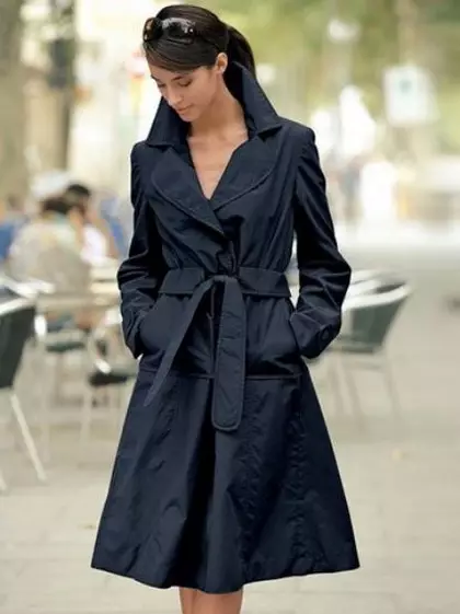 Klasický plášť (48 fotek): Co nosit anglický dvojité breasted modré a jiné barevné výkopy, s jakou boty kombinovat 368_3
