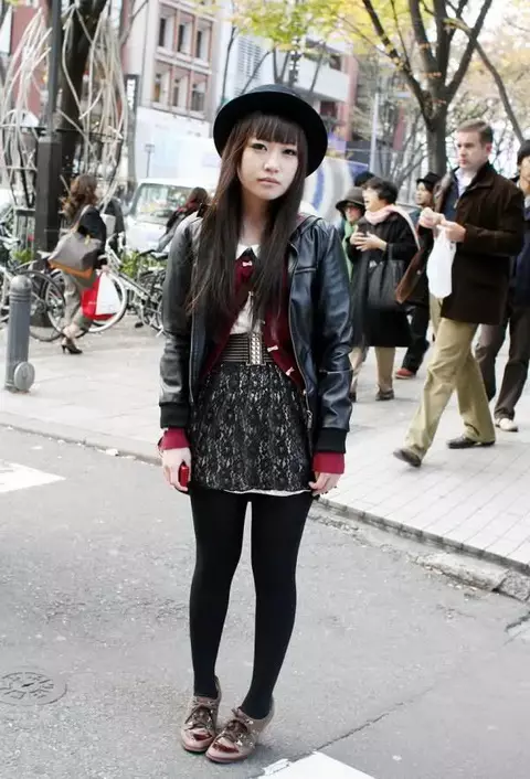 Koreli tarzı kızlar için giyim (45 fotoğraf): Özellikler 3695_33