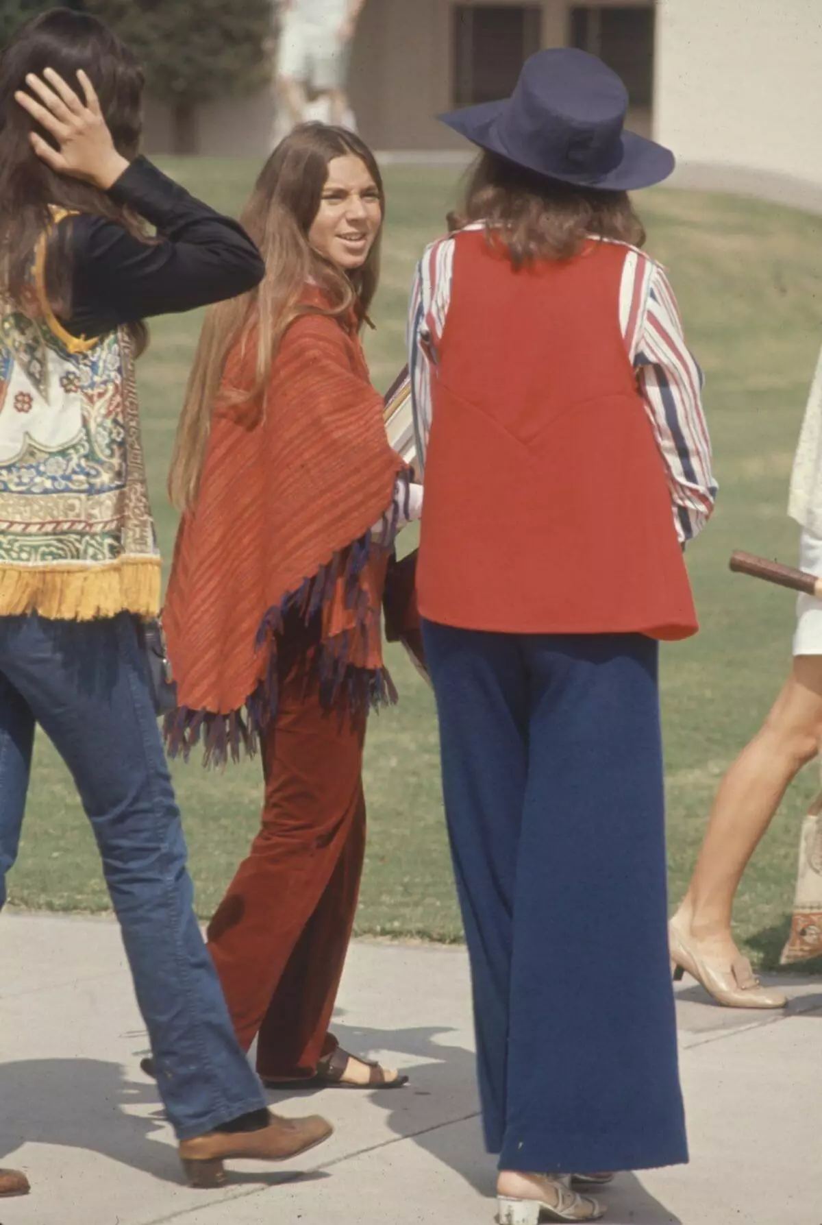 Mada: 60s (58 nuotraukos): moterų drabužių stilius, 60-ųjų, įspūdingų moterų vaizdai, kaip apsirengti tos eros mados 3706_58