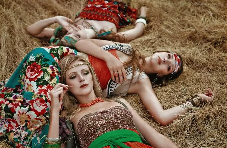Hippie ոճը հագուստի մեջ (87 լուսանկար). Հագուստի եւ զարդերի առանձնահատկություններ, ինչպես ստեղծել ձեր ոճը աղջիկներին 3717_13