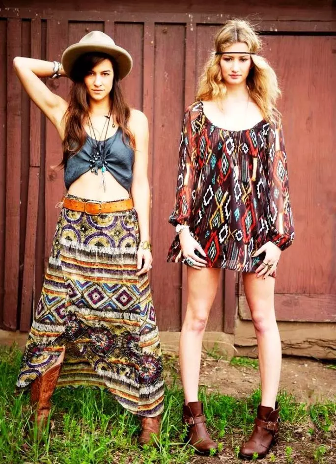 Hippie Style In Clothing (87 Wêne): Taybetmendiyên cil û bergên xwe, çawa şêwaza xwe ji keçan re çêbikin 3717_16